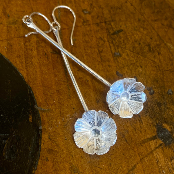 Fine silver daisy earrings