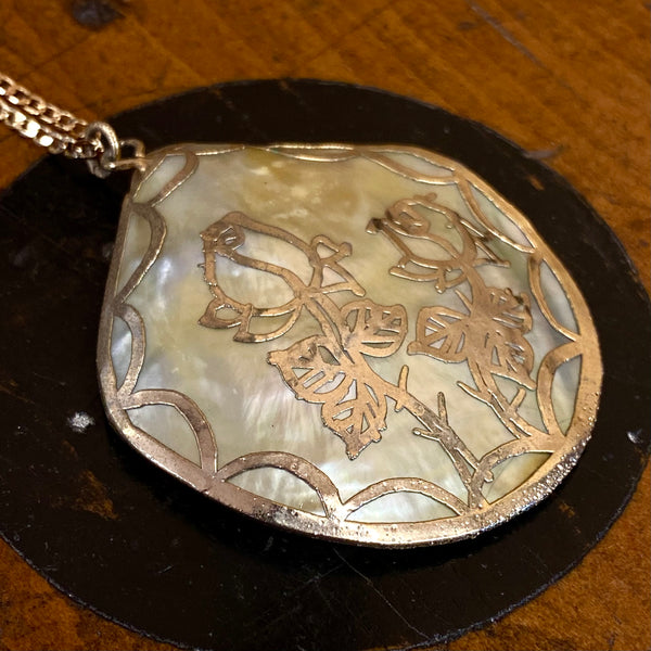 Vintage collection MOP and gold pendant necklace