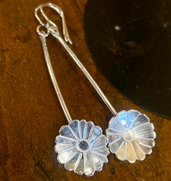 Fine silver daisy earrings