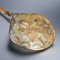 Vintage collection MOP and gold pendant necklace