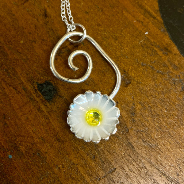 Fine silver and enamel daisy pendant