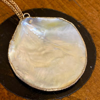 Vintage collection MOP and gold pendant necklace